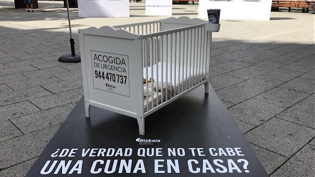 Acto de promoción de la campaña foral de acogida de niños