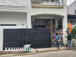 Pintu Pagar Anyaman pesan Bu Anwar di Ciganjur Jagakarsa