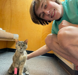 Logan Austin Thirtyacre picture with the cat