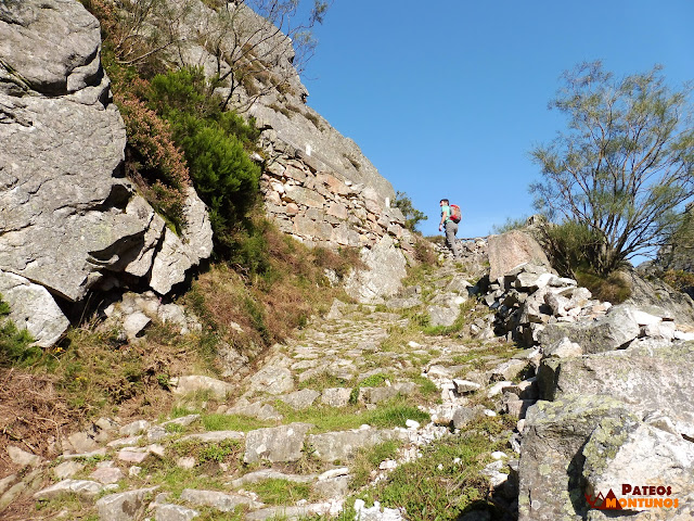 Desfiladero de Los Arrudos: Camino empedrado