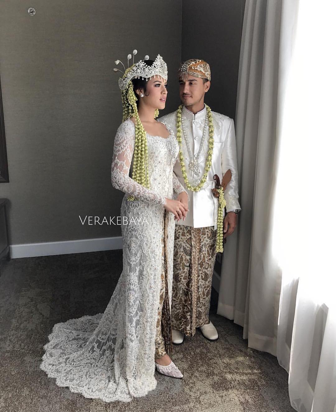 57 Kumpulan Gambar Inspirasi Kebaya  Modern Indonesia