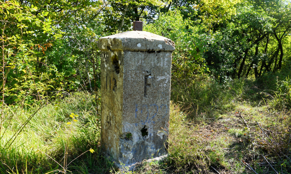 Border post from 1927