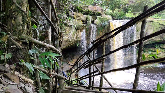 Tangga di Air Terjun Medang Pulang Kapuas Hulu