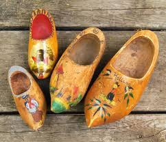 Wooden Shoes still laying around on the blog even though St Nicholas Day hasalready passed