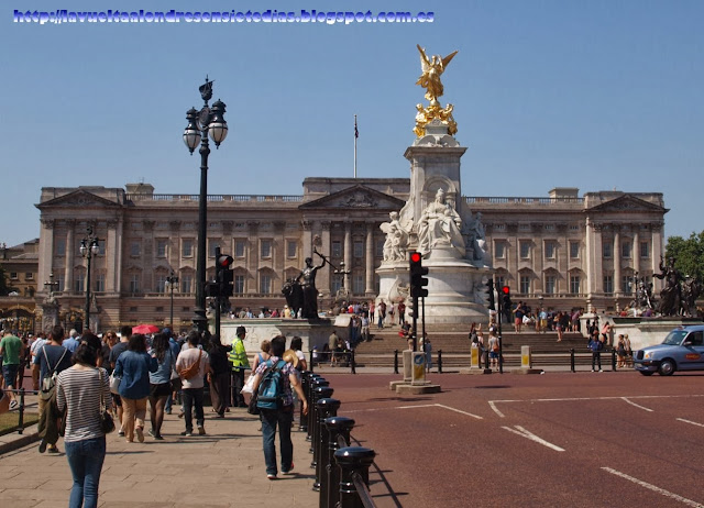 Victoria Memorial y Palacio de Buckingham