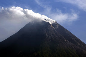 gunung merapi meletus