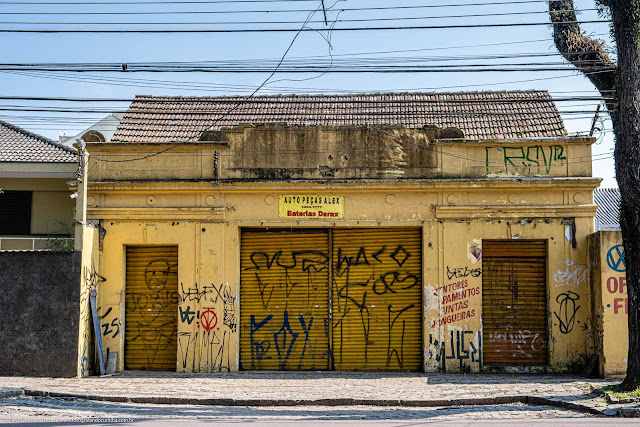 Casa amarela na Mateus Leme