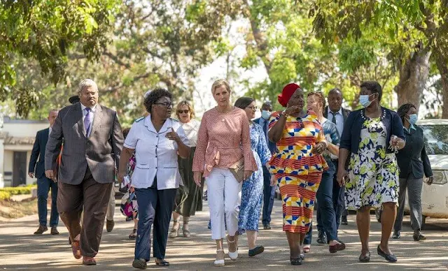 The Countess wore a Pia soft pink print silk crepe top by Soler London. Penelope Chilvers high mary jane leather espadrilles