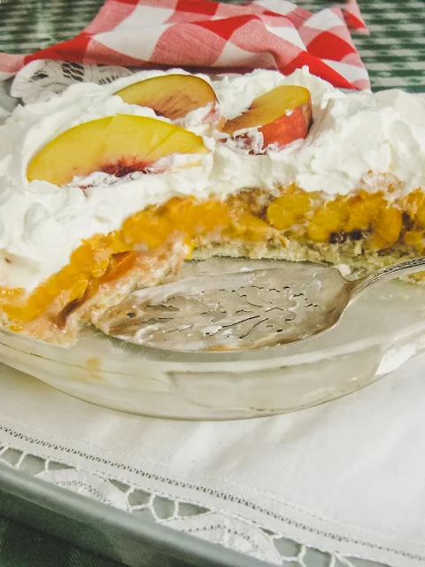 Diner Style Fresh Peach Pie, three ingredients make a fresh peach filling, and a homemade buttery pecan shortbread crust will create a no bake icebox pie you see in your beloved diners.  Be sure to use fresh peaches.