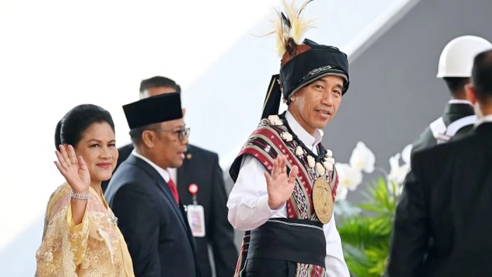 Presiden Jokowi mengutip penyebaran ejekan dan fitnah di media sosial dalam Sidang Tahunan MPR. Ia menyatakan keprihatinan terhadap hilangnya budaya budi pekerti yang santun.