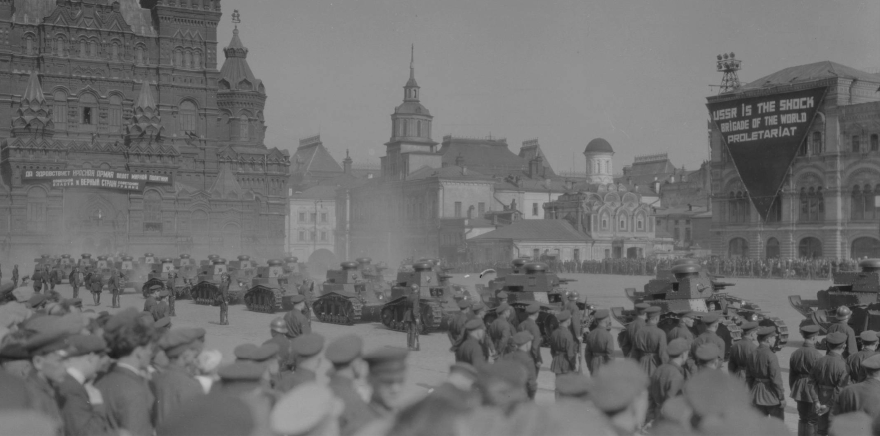 Танки МС-1 на параде на Красной площади, 1 Мая 1931 года 