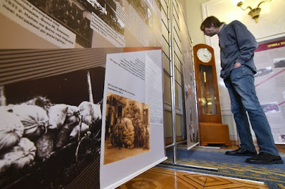 A man visits an exhibition which commemorates the Holodomor famine of 1932-1933, in the Ukrainian Parliament on Nov. 20, 2018. Photo by AFP