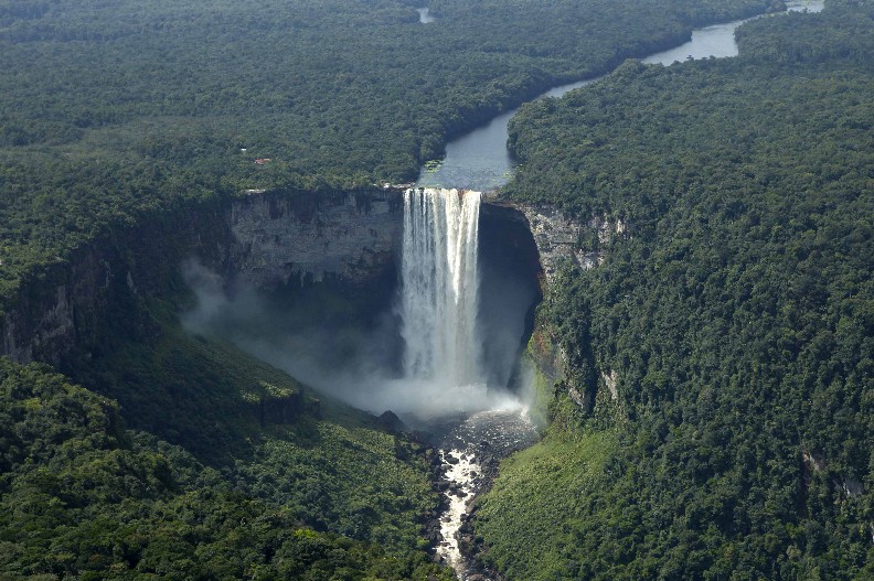 8 Air Terjun Terbesar di Dunia serta Letaknya Ruana Sagita