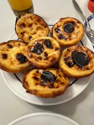 pasteis-de-belem-nata-6-pieces-on-the-dish