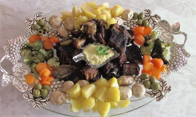  Viande à la vapeur à la marocaine - لحم مبخر مع الخضر - Traditional Moroccan steamed meat with Veg