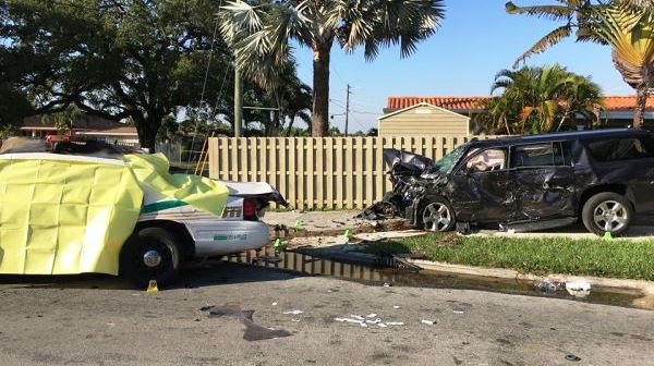 La policía informó que el SUV del pelotero cubanoamericano fue golpeado por un carro de la policía de Miami que había sido robado por un hombre no identificado.