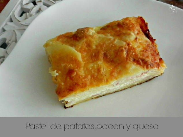 "Pastel de patatas, bacon y queso"