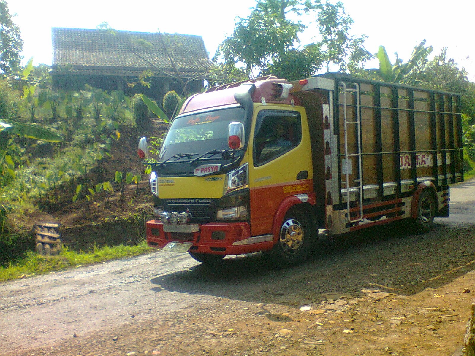 OTOMOTIF TRUCK MODIF TURBO