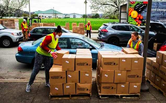 State lawmakers help hand out food in Wilkinsburg