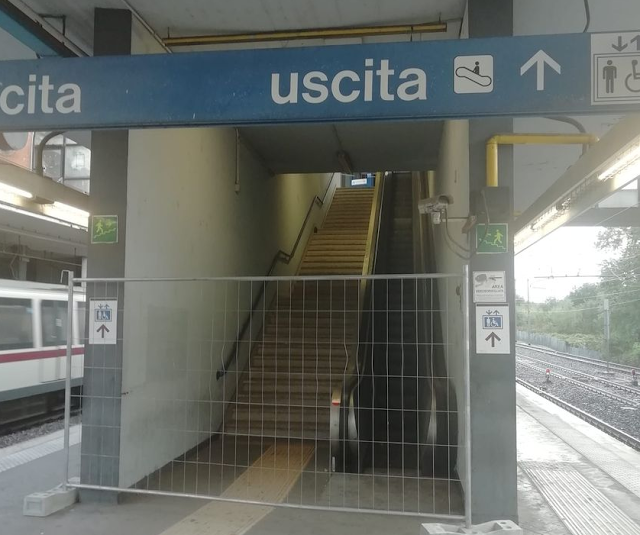 Gli assurdi percorsi di uscita dalle stazioni della Metro di Roma