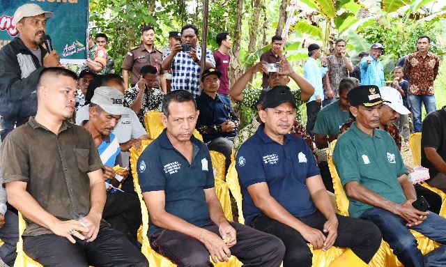 Jumat Curhat Kapolres Aceh Timur Bersama Petani di Ranto Peureulak