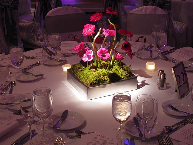 Wedding table decoration ideas will depend upon the venue of your wedding