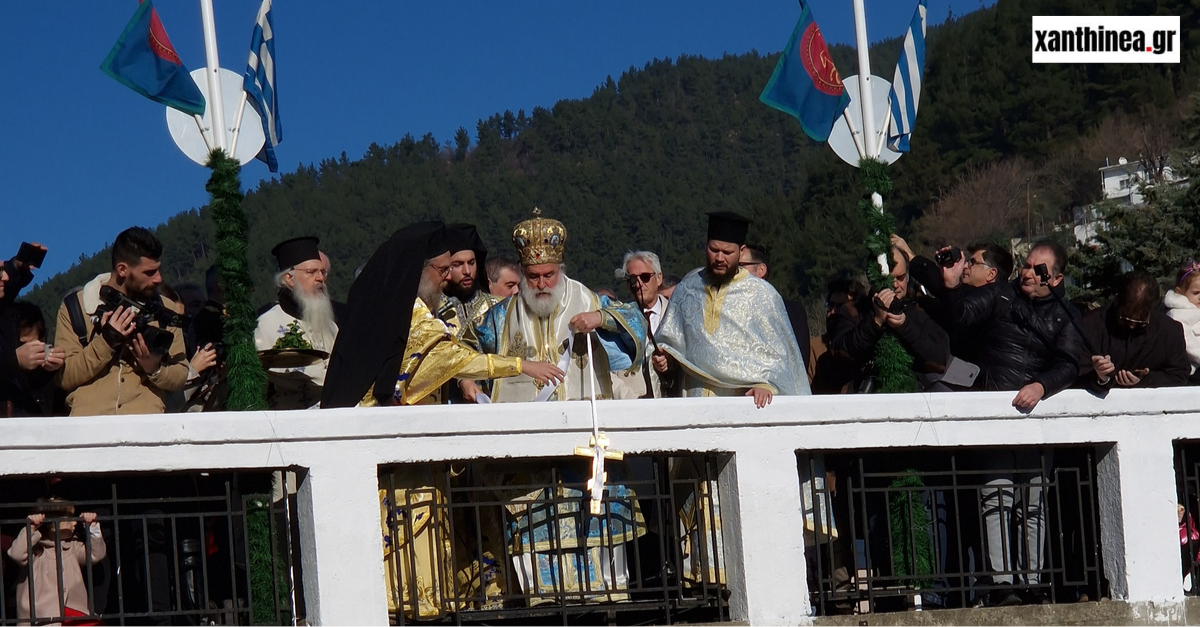 Με ήλιο και κατάνυξη ο αγιασμός των υδάτων στον Κόσυνθο [ΒΙΝΤΕΟ]