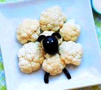 Cute cauliflower carving