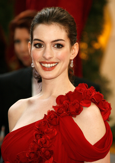 Anne Hathaway Photo in nice one shoulder dress