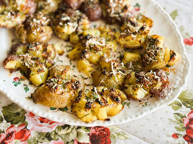 Garlic Butter Parmesan Smashed Potatoes