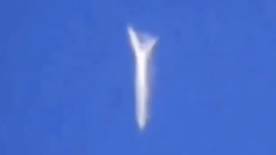 Bizarre looking UFO constantly changing it's shape.