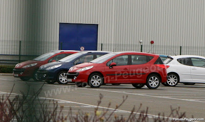 Carscoop 207 6 Peugeot 207 SW production version caught out in the open