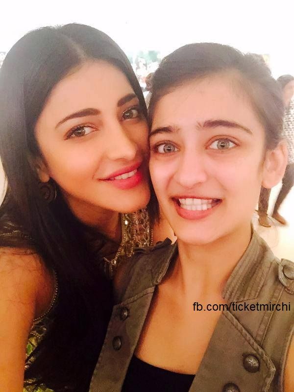 shruti akshara haasan bollywood sisters selfie