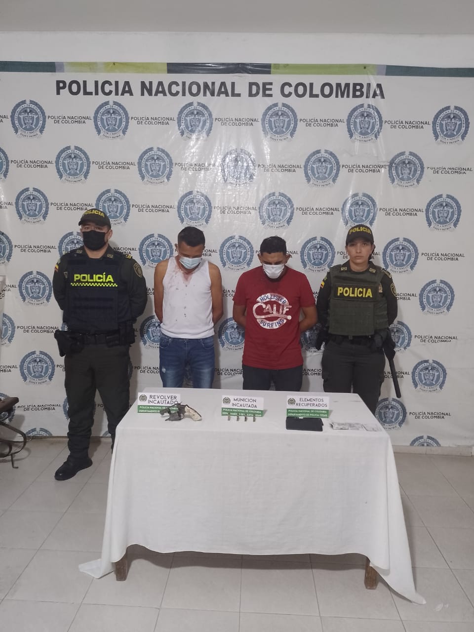 https://www.notasrosas.com/Policía Cesar captura a dos ciudadanos golpeados por la comunidad, al hurtar dinero y equipo de telefonía, en un billar de Valledupar