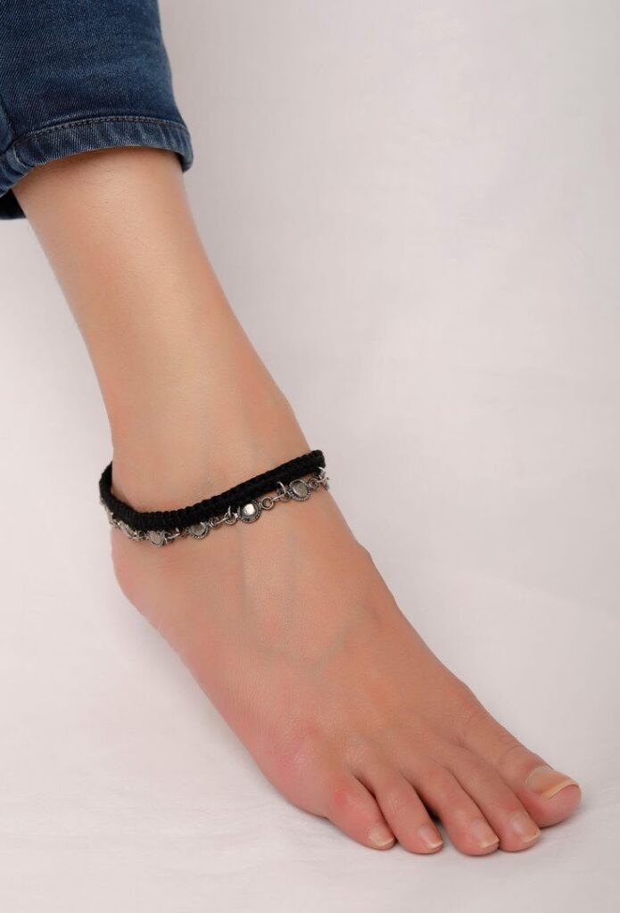 Modern anklet design for grils