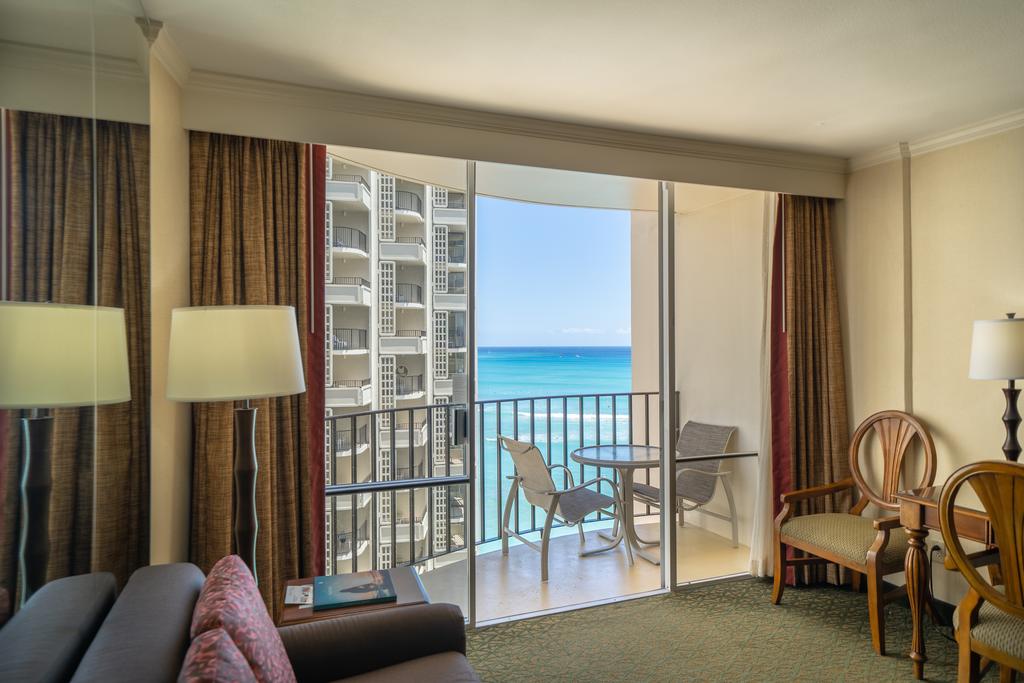 OUTRIGGER WAIKIKI BEACH RESORT LAUNCHES SWELL NEW “DUKE’S PACKAGE”