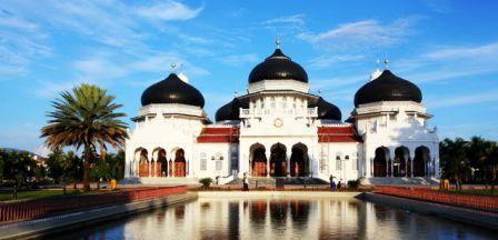 Wisata Religi di Masjid Raya Baiturrahman Aceh