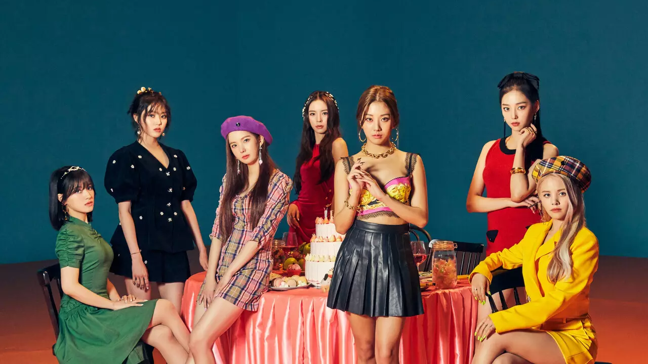 CLC Releases Futuristic Poster for New Single 'Helicopter'