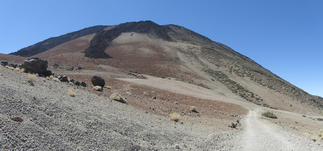 NARICES DEL TEIDE A PICO VIEJO - MIRADOR DE PICO VIEJO - ASCENSIÓN A PICO TEIDE - MIRADOR DE LA FORTALEZA  - TEIDE A MONTAÑA BLANCA, vista de la cara sud-oeste del Volcán del Teide en Montaña Blanca en el Parque Nacional del Teide