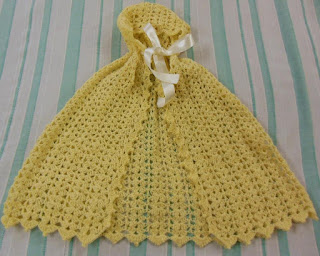 Sweet Nothings Crochet free crochet pattern blog, photo of the hooded baby poncho