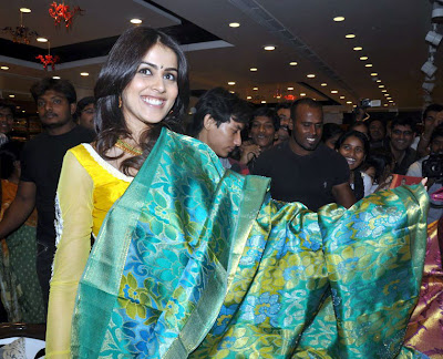 Genelia Cute in White Saree at Wedding Mall Launch Stills