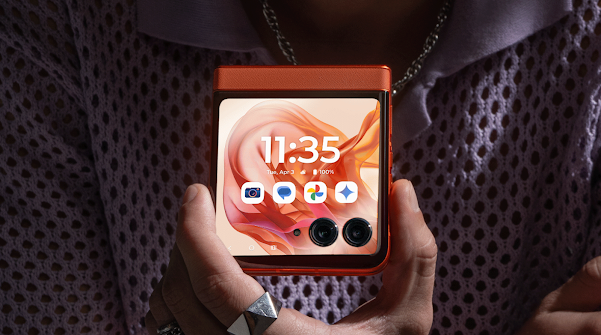 Motorola Razr 50 - Celular dobrável com tela flip e processador MediaTek