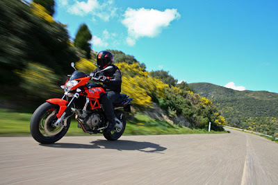 2010 Aprilia Shiver 750 Action