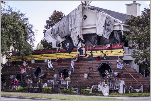 Halloween-pirate ship