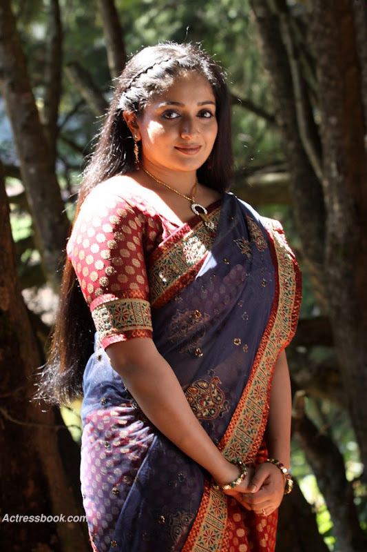 Kavya Madhavan Mollywood Actress Latest Hot Saree Navel Show Photogallery glamour images
