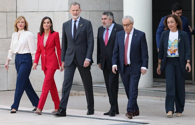 Queen Letizia wore a red suit by Carolina Herrera, and Cylani silk blouse by Hugo Boss. The Minister of Education Pilar Alegría