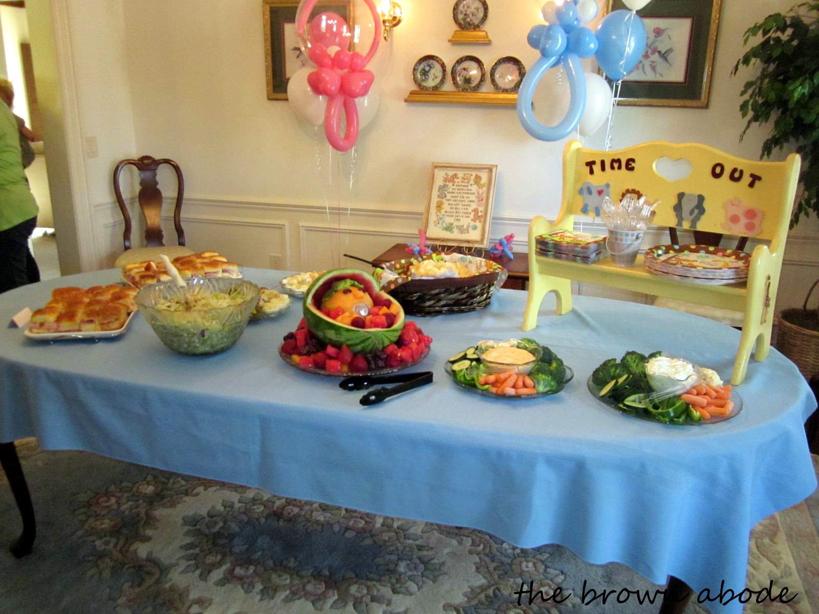 the brown abode: It's Baby Time!... Unisex baby shower decor