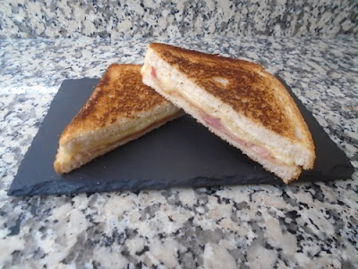 Sandwich de bacon con compota de manzana