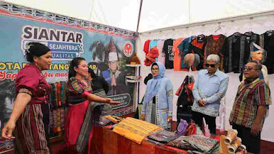 Pemko Siantar Gelar Tortor  Nanggurdaha dan Stand UMKM pada Raker APEKSI di Pekanbaru