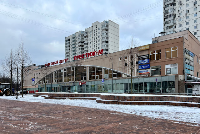 Сокольническая площадь, торговый центр «Престиж-М»